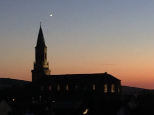 St. Georgen Kirche Freiburg mit Stern Dekoration