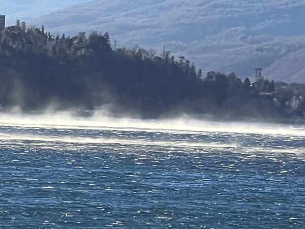 Sturm am Lago Maggiore im Frühjahr