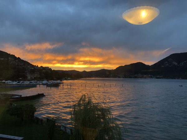 "Sonnenuntergang am Lago Maggiore: Fotodruck mit Lichtspiel-E