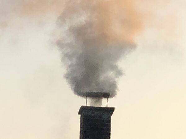 Romantischer Kamin im Sonnenuntergang - Wanddekoration